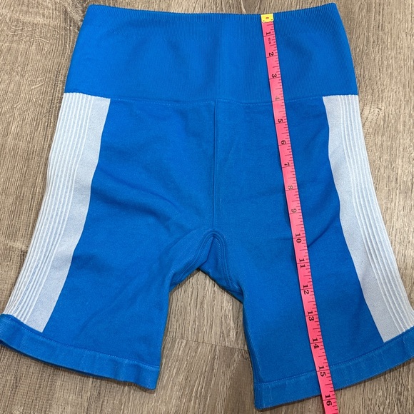 Fabletics biker shorts - Picture 9 of 9